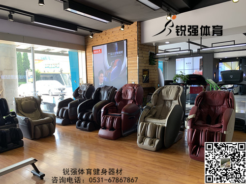 豪门国际旗舰店内的按摩椅