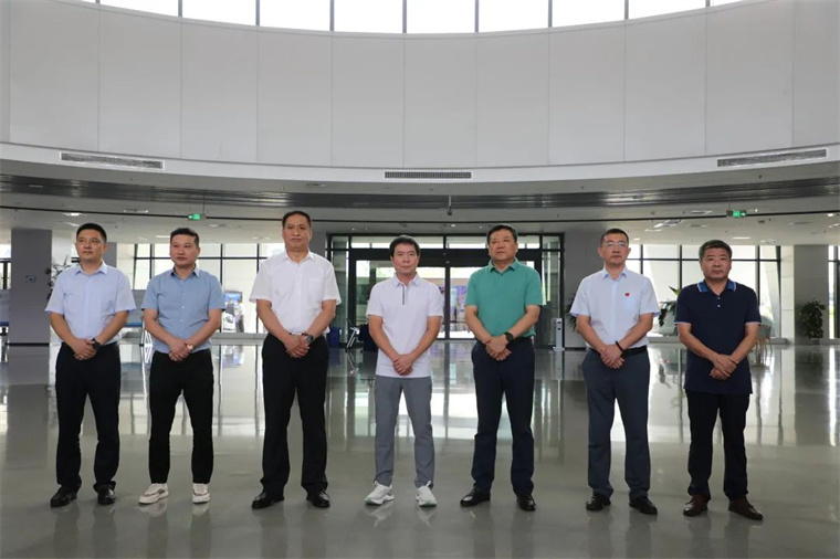 豪门国际陪同舒华体育来滨考察体育产业发展情况